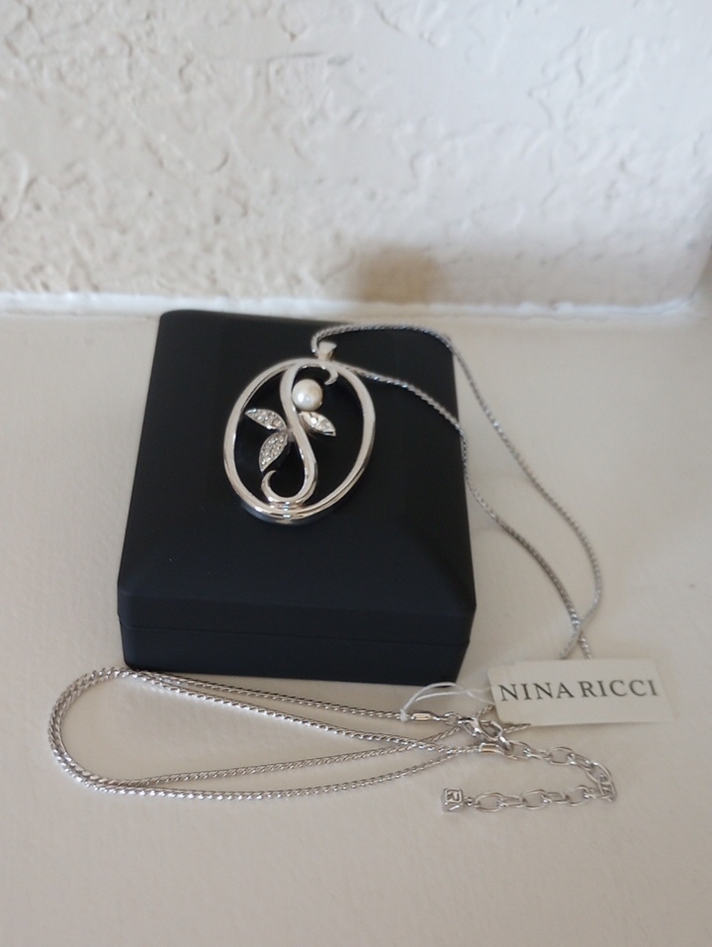 Nina Ricci Faux Pearl & Crystal Necklace - Picture 7 of 8